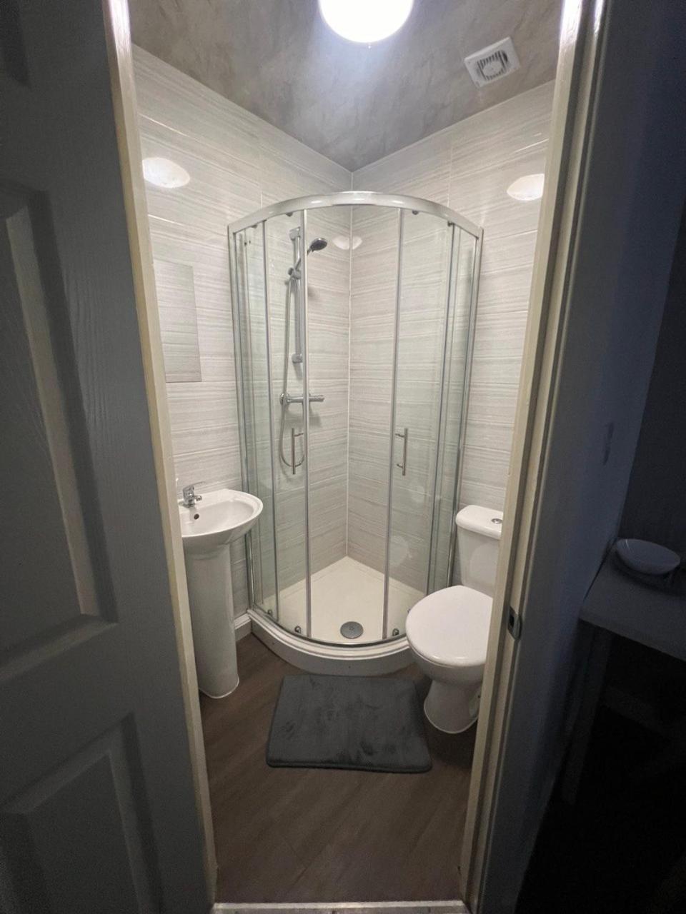 Deluxe Ensuite Double Room With Ensuite Coventry Exteriér fotografie